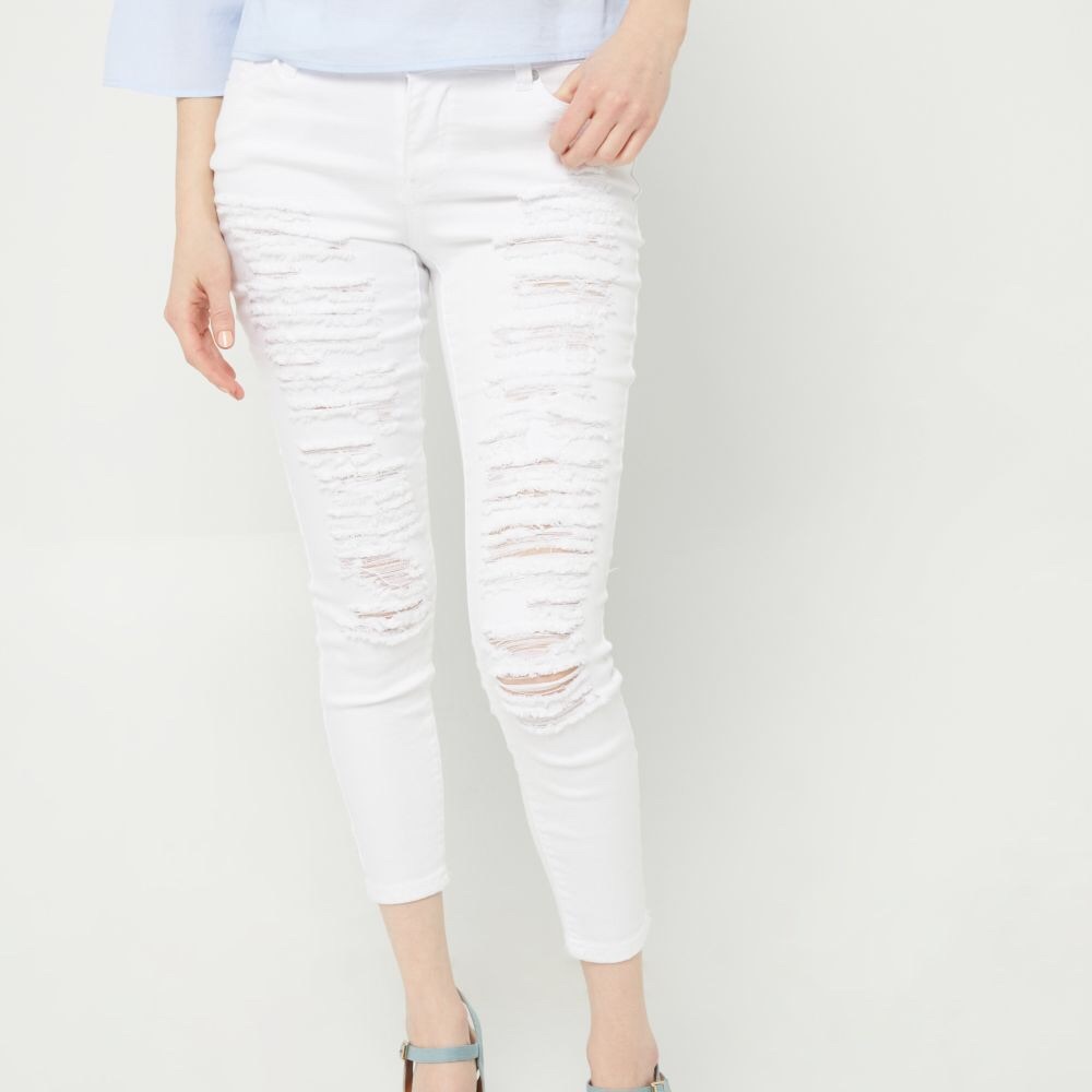 White mid rise destroyed cropped jeans 👖
